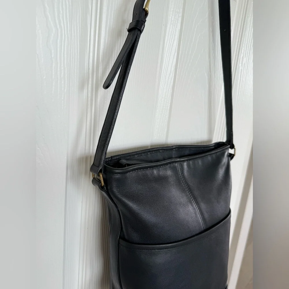 Vintage Coach Navy Leather Shoulder Bag - Picture 3 of 13